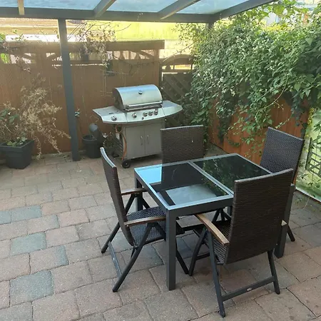 2z Kueche Terrasse & Grill A40 & A42 Appartement Oberhausen (North Rhine-Westphalia)